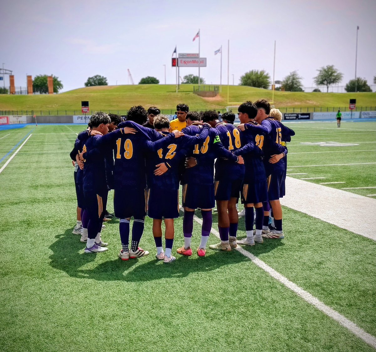 ELPASO_ISD's tweet photo. WELCOME TO THE FINAL FOUR, MUSTANGS! ⚽🏆🔥

The Burges High School varsity boys soccer team delivered an incredible match, securing a thrilling 1–0 victory with 14 seconds left in the 2nd overtime to claim the title of REGIONAL FINAL CHAMPIONS! 👏🎊 https://t.co/rXvT9hmp4P