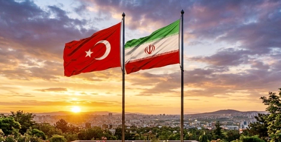 DrHalil's tweet photo. "Kalplerimiz bir, rotamız aynı! 🇹🇷🇧🇦
Can kardeşimiz Bosna-Hersek ile el ele Dünya Kupası yolundayız. Sahada rakip olsak da gönüllerde her zaman tek yüreğiz. Birlikte tarih yazmaya geliyoruz! ⚽🔥
#BizimÇocuklar #Zmajevi #WorldCup #Türkiye #BosnaHersek https://t.co/J9PI9jWzzf
