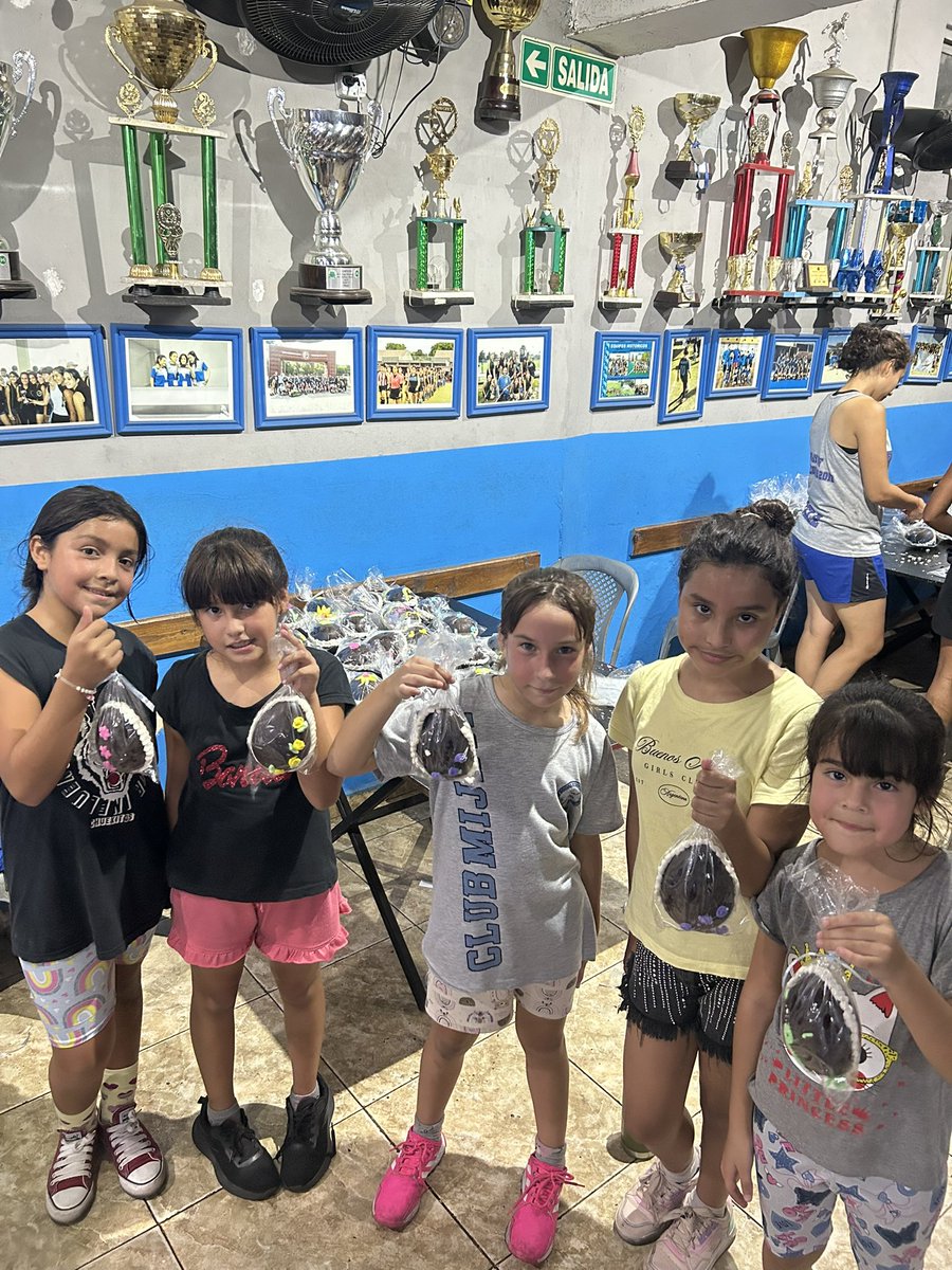 forestieriflor's tweet photo. @nadiedicenada_ Jugamos al hockey y todos los años hacemos producción de huevos de pascua caseros para juntar plata y tener nuestra cancha propia la cual es muy costosa. Somos de Merlo y con difundir nos ayudan un montón!! 🙏🏼🫶🏼 https://t.co/vMJ8JSAxOo