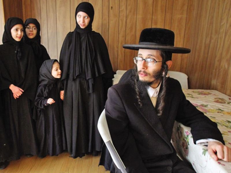 BeridXS's tweet photo. @LauraLoomer You slut, are you going to say something to these Jews? https://t.co/yJgfQFuKaj