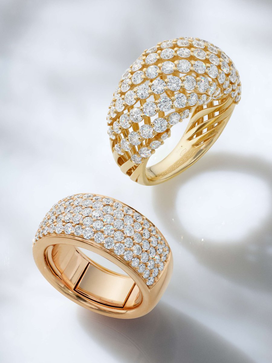 RdeVersailles's tweet image. Two statements, one unforgettable look that's designed to command attention.

#RoyaldeVersailles #RdV #DiamondRings #PaveDiamondRings #18ctGold #FineJewellery #Yorkville