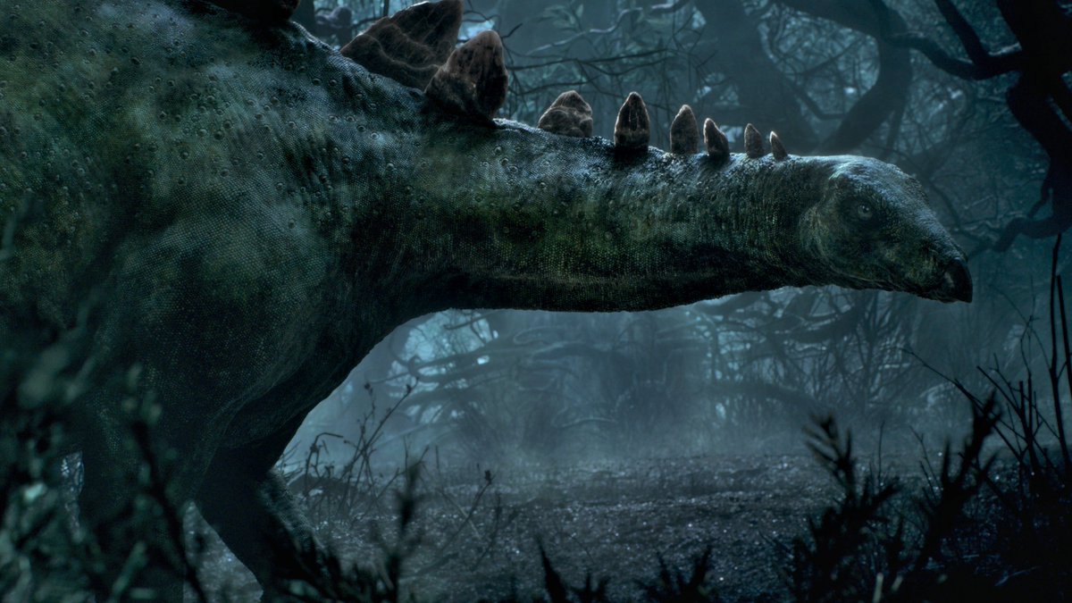 raftingzalmoxes's tweet image. #LifeOnOurPlanet #TheDinosaurs
The Yanbeilong segment is simple yet haunting. A sequence with an atmosphere that reminds me of Annihilation (2018) and a stegosaur design that, on close inspection, reveals a lot of interesting details (small spikes on the neck, etc.)...