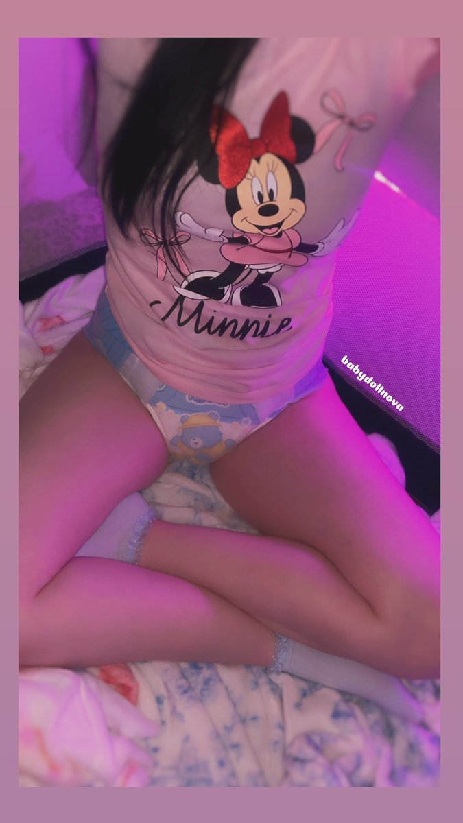 GUYS tysm for 1k followers! 🥹 to thank you, here’s a pic of Minnie me 🤭💖🫶🏼

#abdl #abdldiaper #wetdiaper #diaperkink #diapergirl #diapergirls