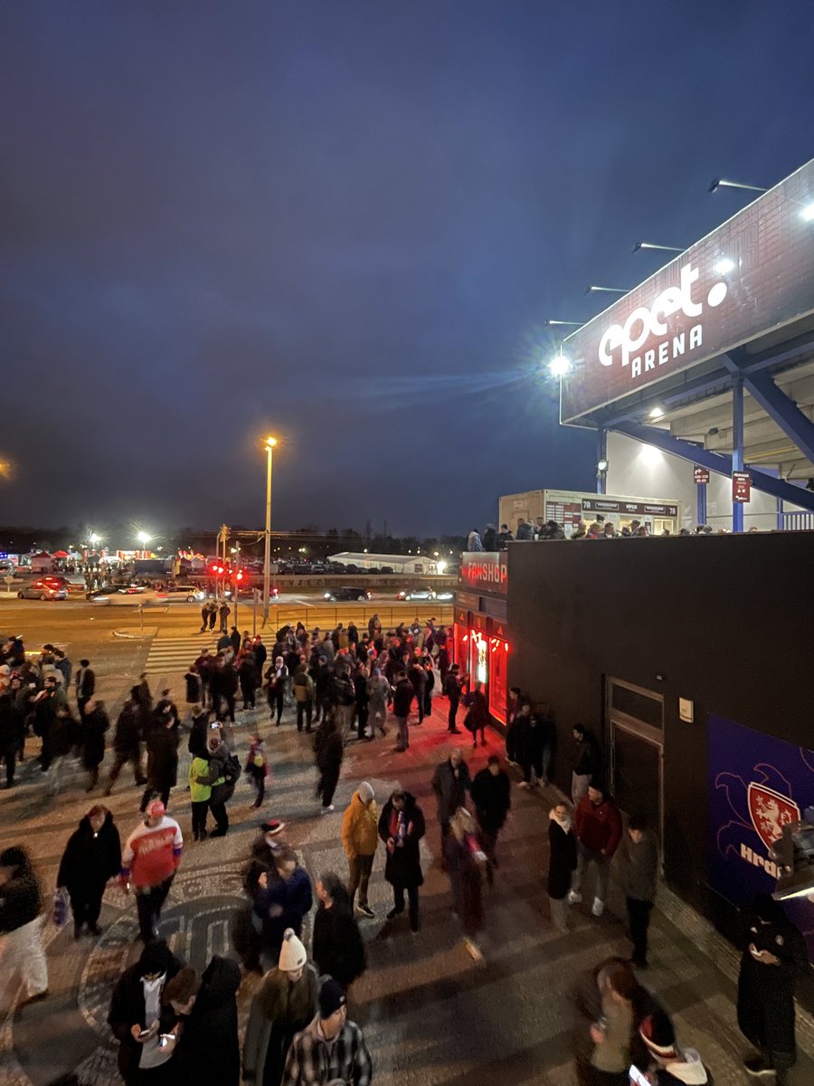 FcVolvic's tweet photo. Soirée historique à Prague et on y était…  
Merci pour les émotions Pavel. 
🇨🇿-🇩🇰
Thanks to @DestinaceFotbal for the ticket 🙌 https://t.co/4koXdYmGcs