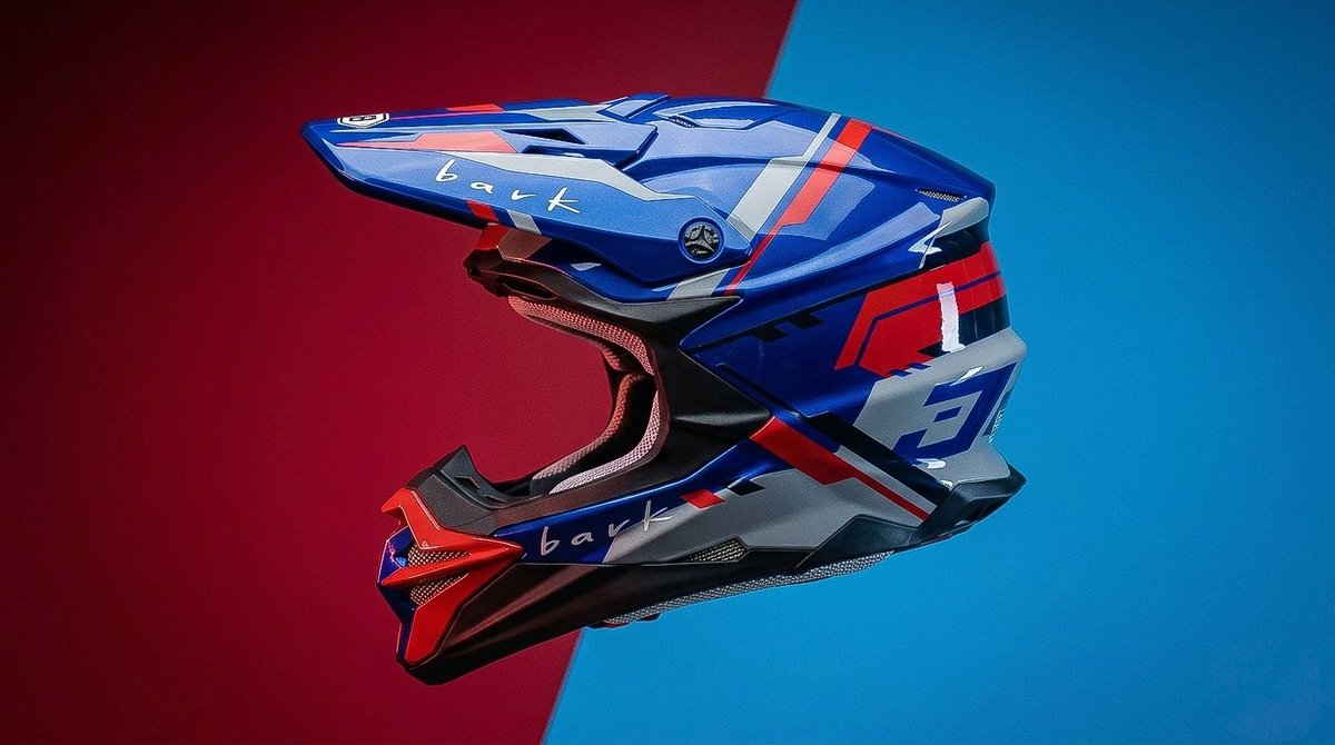 bark_mg's tweet photo. ヘルメットのグラフィックを制作させていただきました。ベースはSHOEI VFX-WRです。

バークユーザーのオーナー様。車体グラフィックに合わせたヘルメットグラフィックがご要望でした。バイカラーのBMG-01 Wolfとリンクするナイススタイルです🔥

ご依頼ありがとうございました！

#vfxwr #shoei https://t.co/PCoOVhtfbK