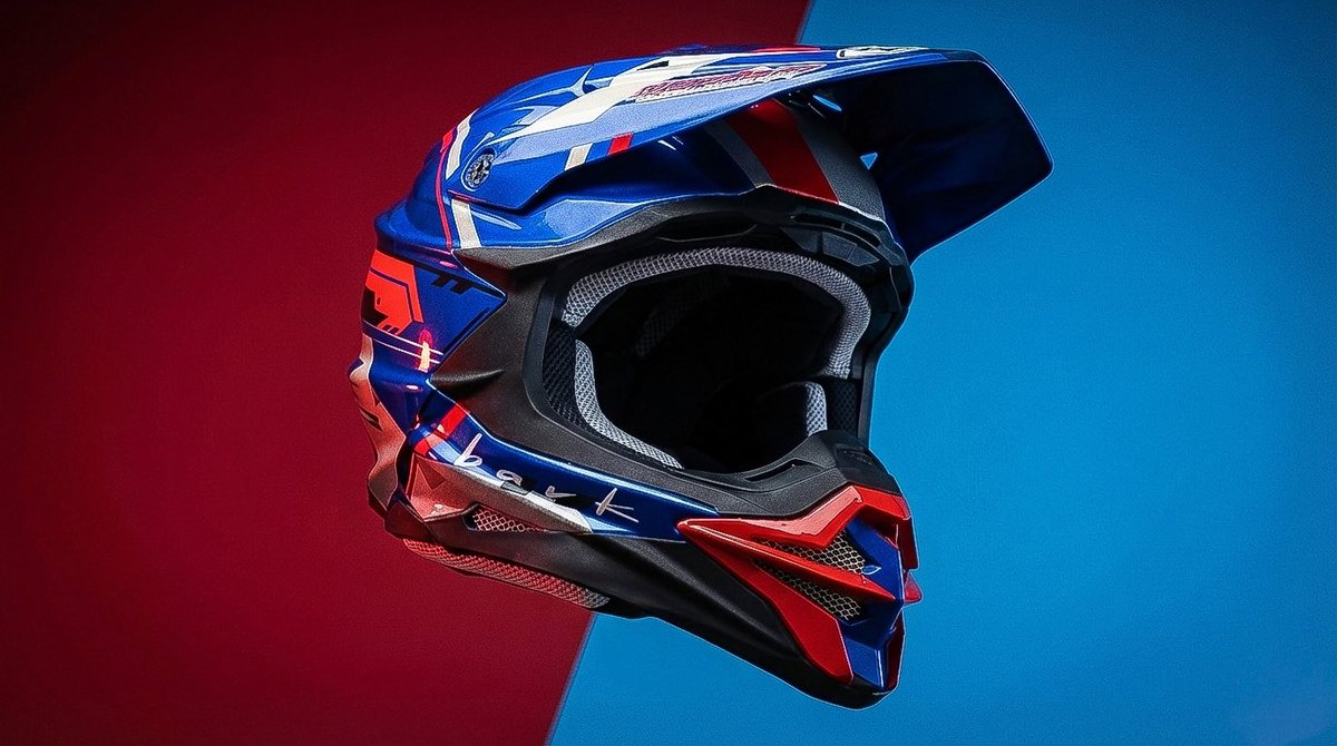 bark_mg's tweet photo. ヘルメットのグラフィックを制作させていただきました。ベースはSHOEI VFX-WRです。

バークユーザーのオーナー様。車体グラフィックに合わせたヘルメットグラフィックがご要望でした。バイカラーのBMG-01 Wolfとリンクするナイススタイルです🔥

ご依頼ありがとうございました！

#vfxwr #shoei https://t.co/PCoOVhtfbK