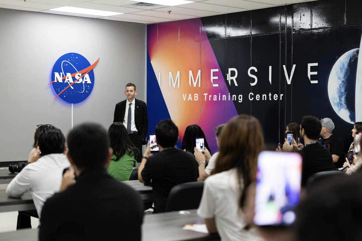 NASA_Events's tweet photo. At our Artemis II #NASASocial, @NASAAdmin spent some time with digital creators talking about the Moon‑to‑Mars vision and where NASA is headed next. https://t.co/D9KOHI2mSR