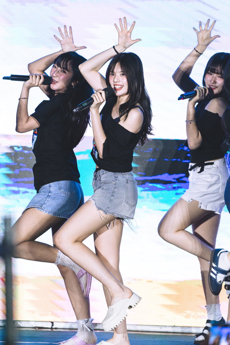 SkipWorkfor48TH's tweet photo. BNK48 @ JJ Mall [2026-03-29] (PANCAKE Part)

สวยวันสวยคืนจริงๆ แพนเค้ก
ชุดเสื้อยืดงานยังดูดี
น้องกำลังจะมีสารพัดงานเลย
ทั้ง เพลง Solo
ทั้ง PB 
(คาดหวัง PB ขอให้ดี)

อัลบั้ม
https://t.co/Xdmy65yeYP

#BNK48
#PancakeBNK48 https://t.co/NbSQuD7DcF