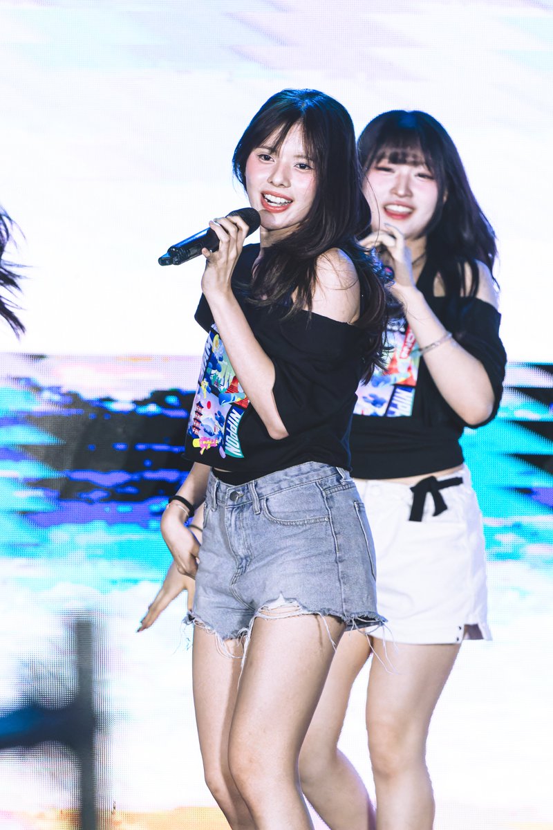 SkipWorkfor48TH's tweet photo. BNK48 @ JJ Mall [2026-03-29] (PANCAKE Part)

สวยวันสวยคืนจริงๆ แพนเค้ก
ชุดเสื้อยืดงานยังดูดี
น้องกำลังจะมีสารพัดงานเลย
ทั้ง เพลง Solo
ทั้ง PB 
(คาดหวัง PB ขอให้ดี)

อัลบั้ม
https://t.co/Xdmy65yeYP

#BNK48
#PancakeBNK48 https://t.co/NbSQuD7DcF