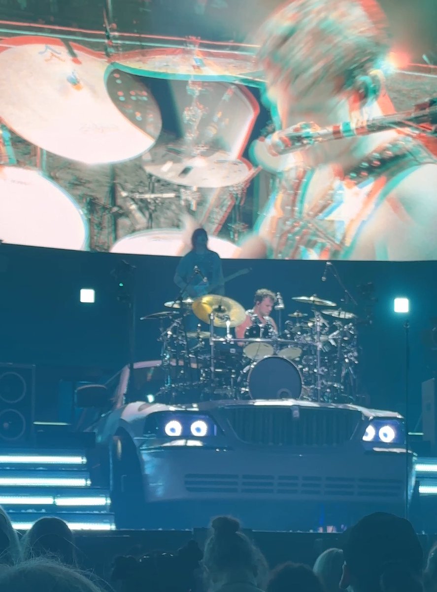 wallowsos hq ★ tweet media