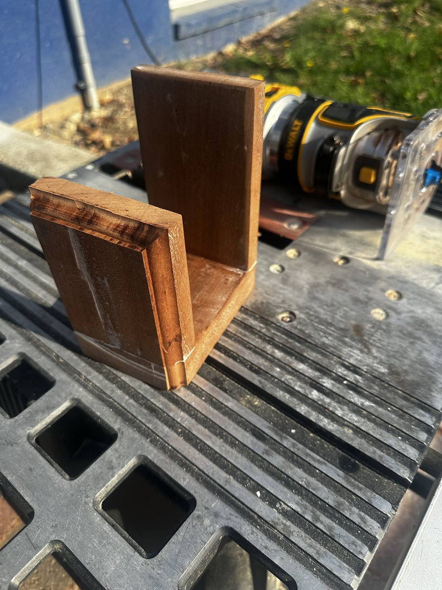 killmefam's tweet photo. Made a custom mahogany whopper holder for my whopper @BurgerKing https://t.co/3FmMeC39dj