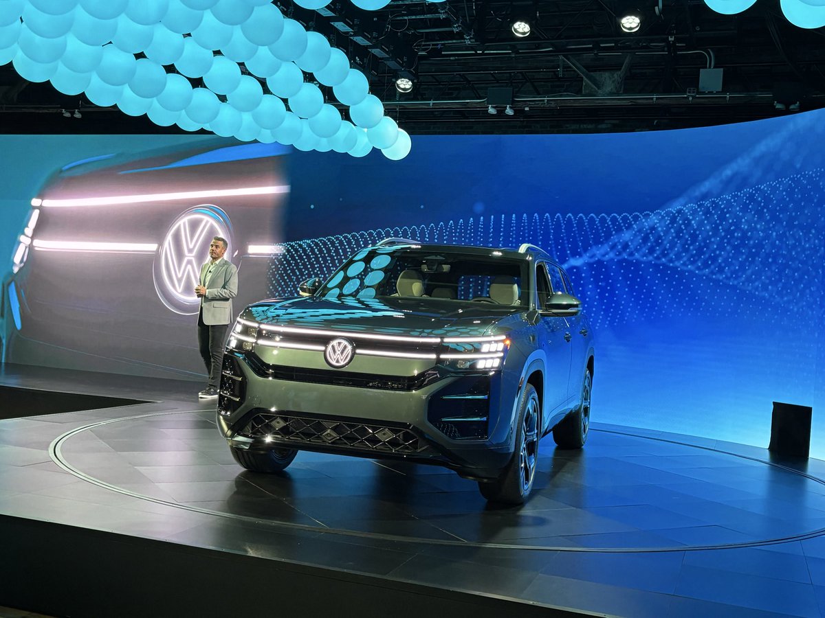 mark_phelan's tweet photo. The 2027 VW Atlas debuts at a private even before the New York auto show. In dealerships soon. https://t.co/qAy8MwP6Xn