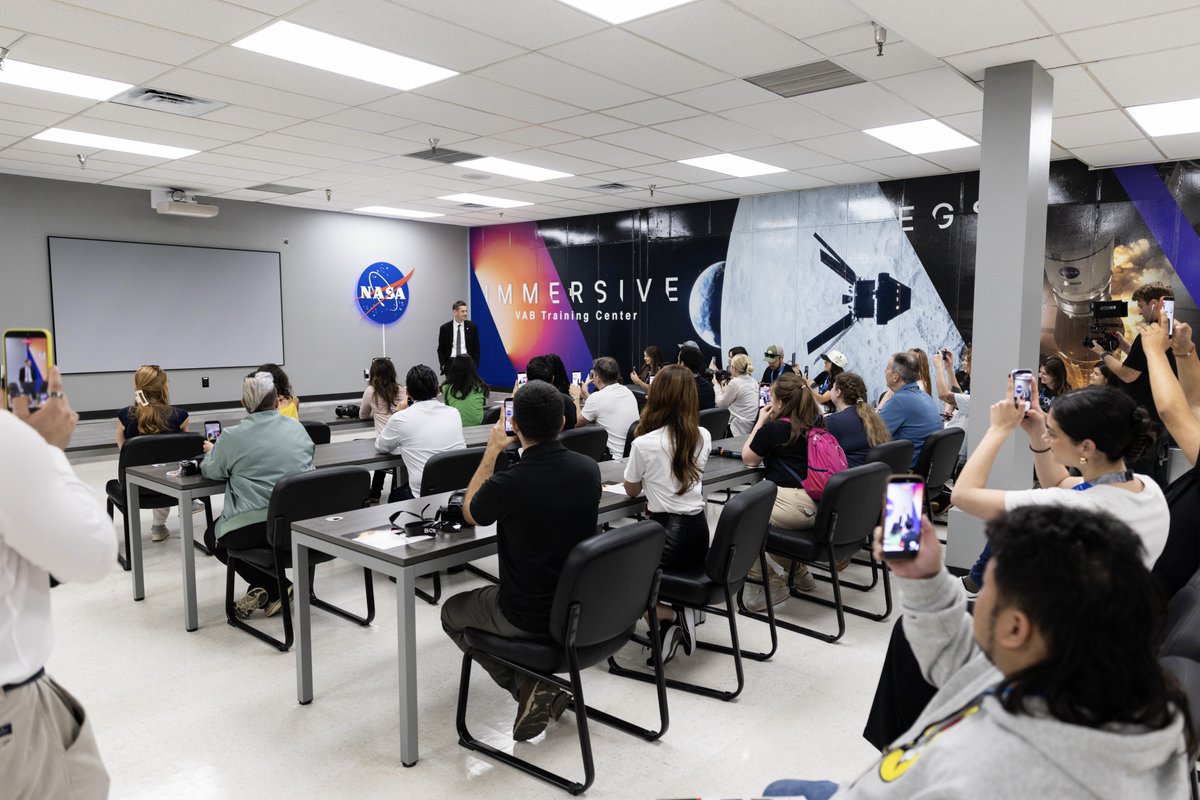 NASA_Events's tweet photo. At our Artemis II #NASASocial, @NASAAdmin spent some time with digital creators talking about the Moon‑to‑Mars vision and where NASA is headed next. https://t.co/D9KOHI2mSR
