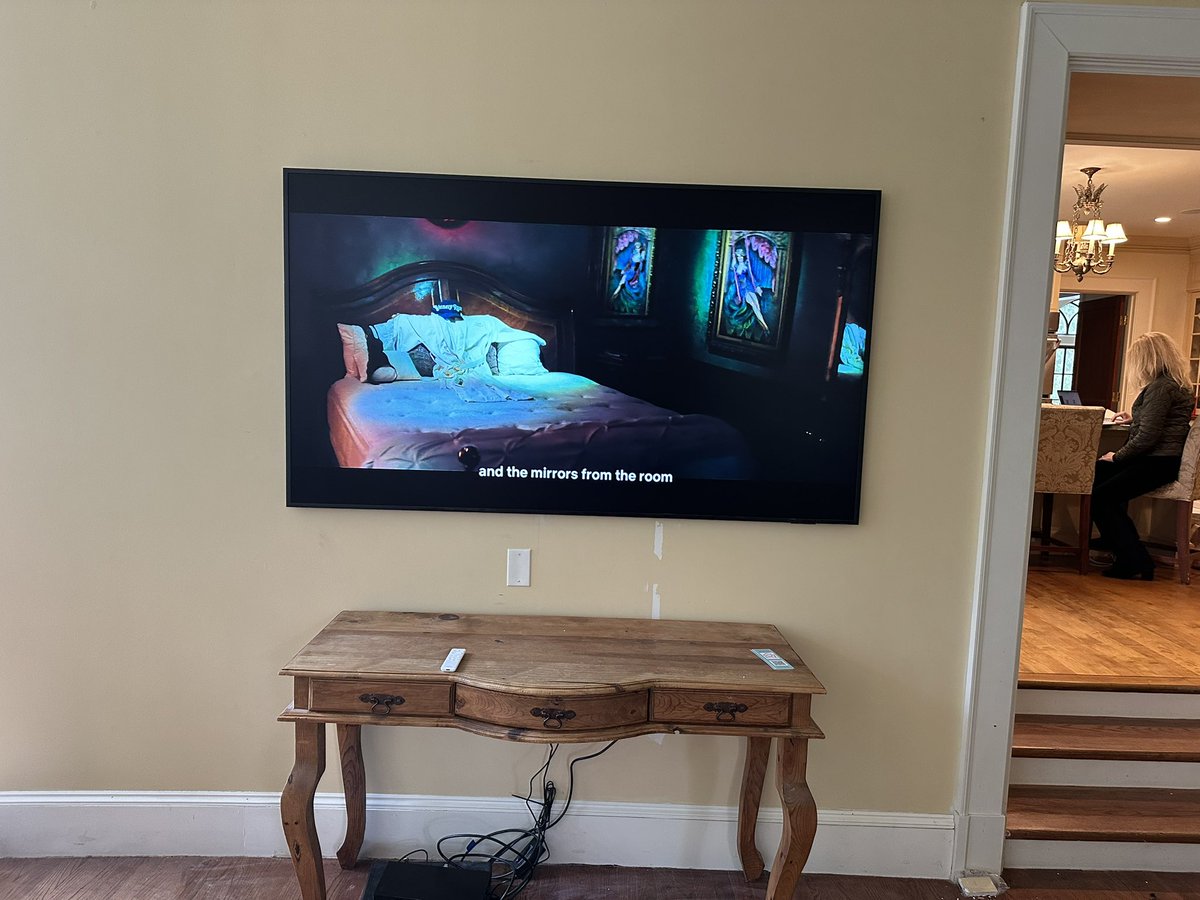 MrHomeGuy's tweet photo. Weston - 75 in Frame Pro install - no wires. Great look for @RedSox  Book your Frame TV install at https://t.co/Z1CjJb7L5b https://t.co/dsVGJncHcR