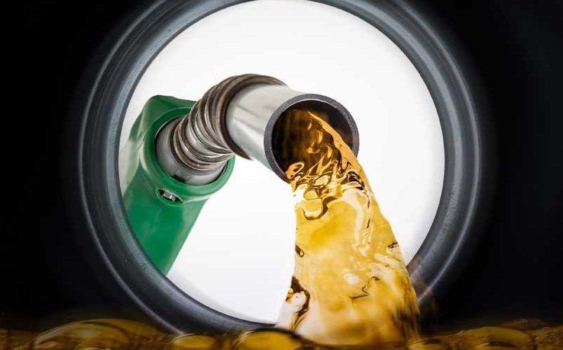 FARIDJONES's tweet photo. 🚨⛽ A partir de mañana 1 de abril, se presenta el siguiente ajuste en los precios de los combustibles modificándose de la siguiente forma:
🔺 Gasolina corriente: aumenta $400/galón
🔺 Biodiésel (ACPM): aumenta $100/galón. https://t.co/28hwYcjgtI