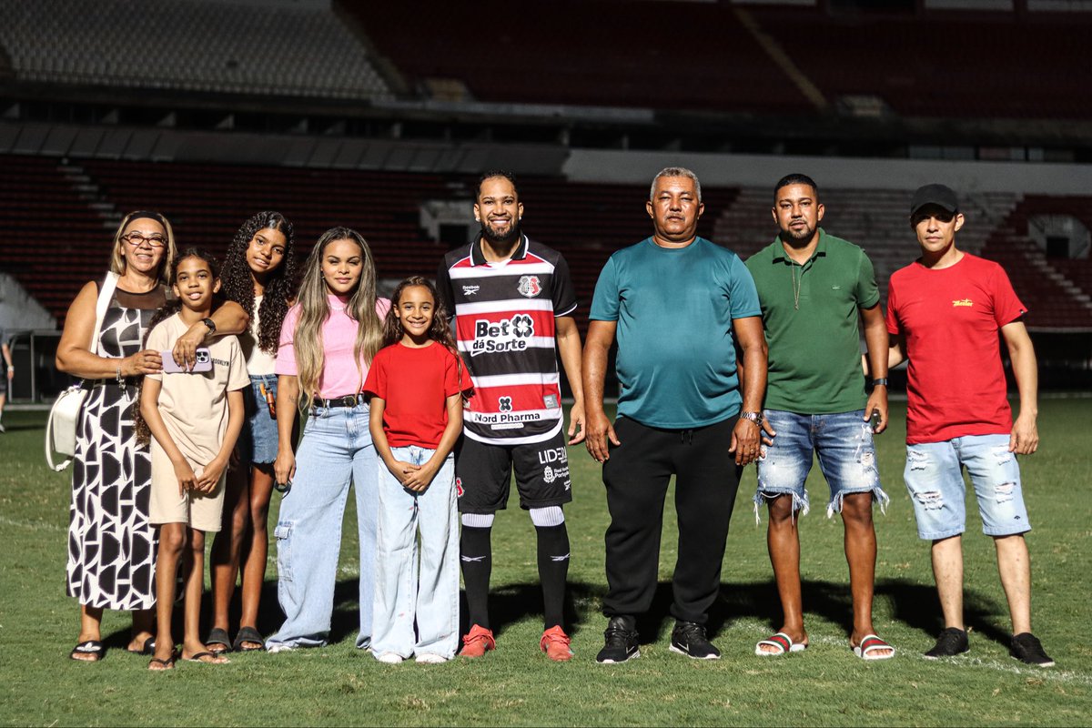 SantaCruzFC's tweet photo. “Eu sou tricolor desde pequeno…
Isso vem de casa, vem da minha família.” 💭

Sintam-se em casa… até porque vocês estão. Vamos juntos em busca do acesso à Série B. 🐍 https://t.co/o7AW9dtLqZ