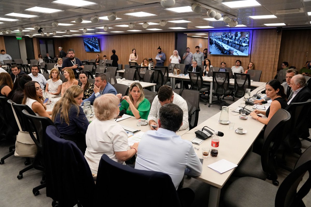 Hoy asumí la responsabilidad de presidir la Comisión de Defensa de Usuarios y Consumidores de la Cámara de Diputados. 

Frente al aumento de tarifas de servicios públicos y transporte, el incremento del precio de combustibles en un contexto de guerra por el petróleo, y la crisis