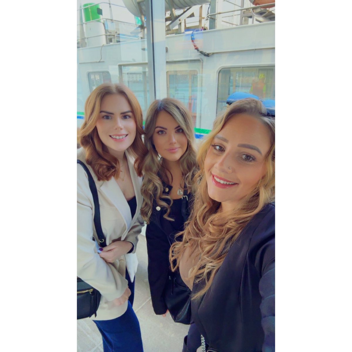 SH_Its_Chaos's tweet image. Chaos but make it cute x3! 💃🏼🎉🩷 #Besties #BestFriends #OutOut