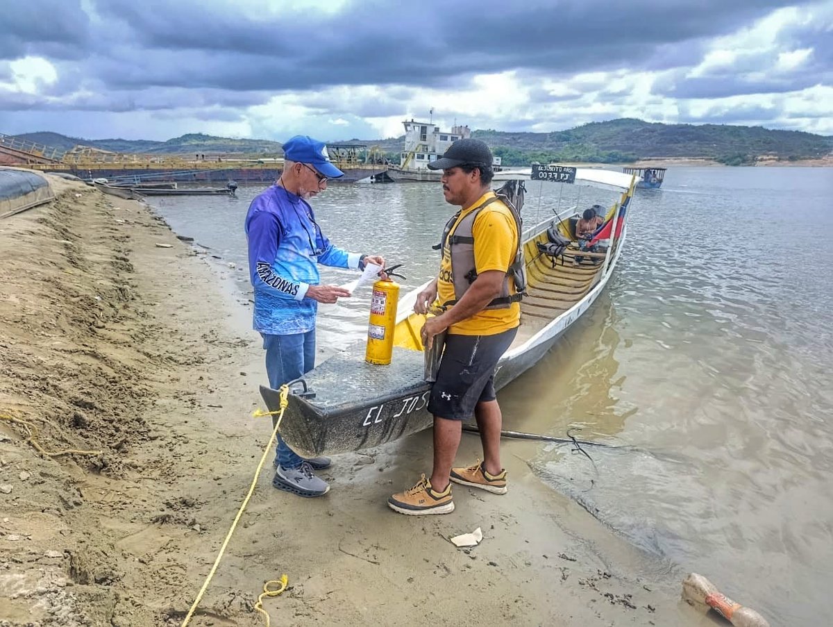 inea_venezuela's tweet photo. #INEA #31Mar La Capitanía de Puerto de #Amazonas avanza con la supervisión de seguridad y control en las embarcaciones turísticas desde el muelle de #PtoAyacucho

#SemanaSantaSegura2026 https://t.co/vmnOFJrsnG