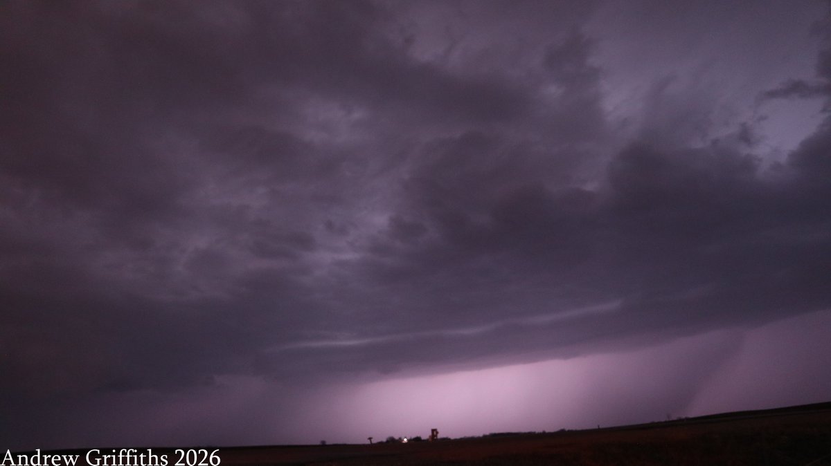 Central_IL_Wx's tweet image. 4 other photos of the lightning and shelf yesterday across Central Iowa near Grimes. #iawx #lightning #photo #shelfcloud