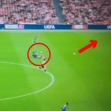 LukaFallica's tweet photo. Uno che espelle per chiara occasione Hummels a 50 metri dalla porta non può non espellere Muharemovic a 20

Turpin Arsenio Lupin

#BosniaItalia https://t.co/MQQnVBPxvc