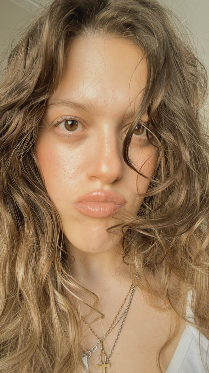 Emilia 🎧 tweet media