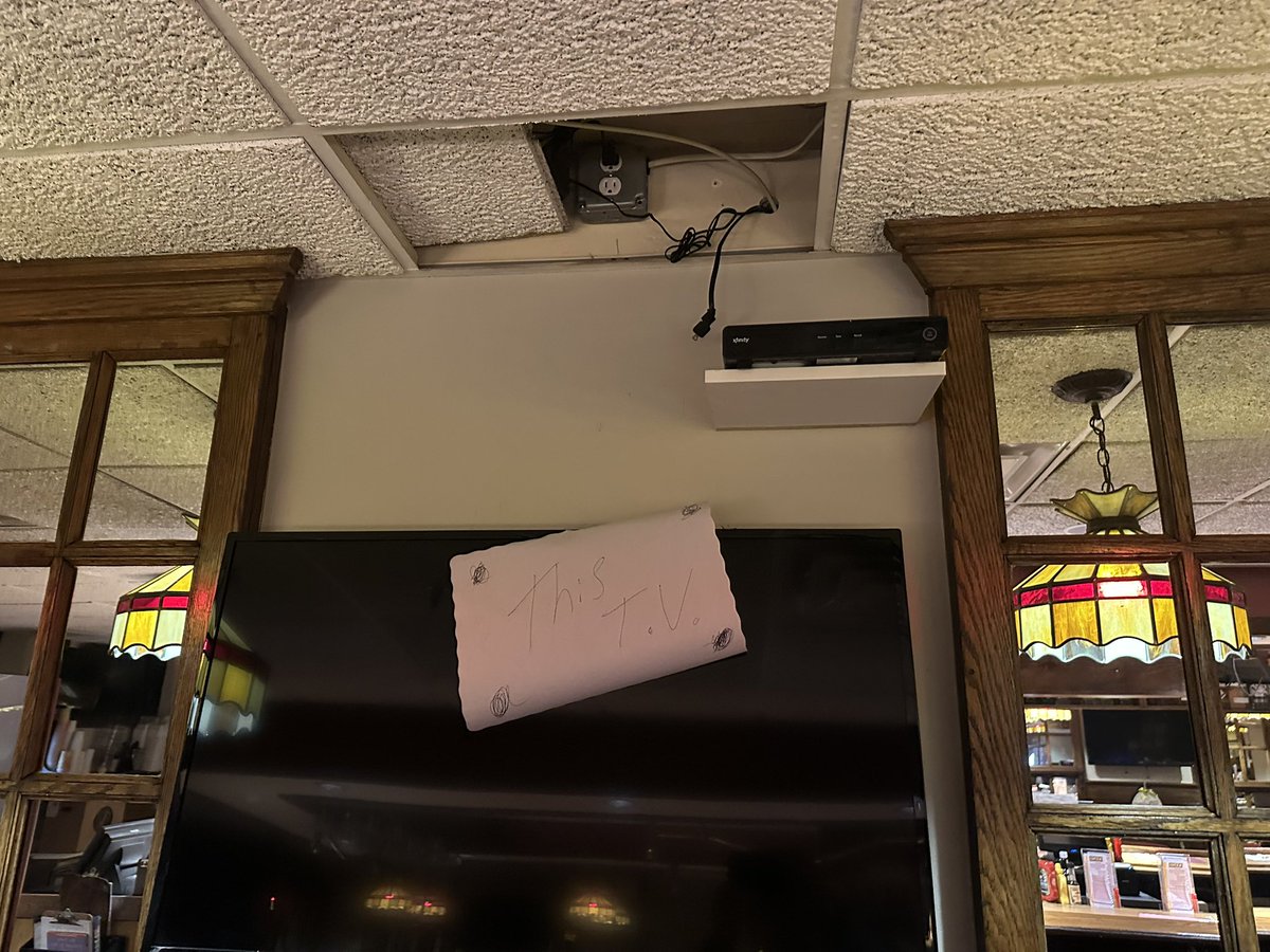 MrHomeGuy's tweet photo. Dedham - Commercial TV install at our favorite restaurant - Midway. Ready for. @DedhamPatch friends  . Book our TV install at https://t.co/Z1CjJb7L5b https://t.co/x9SUGSalQH