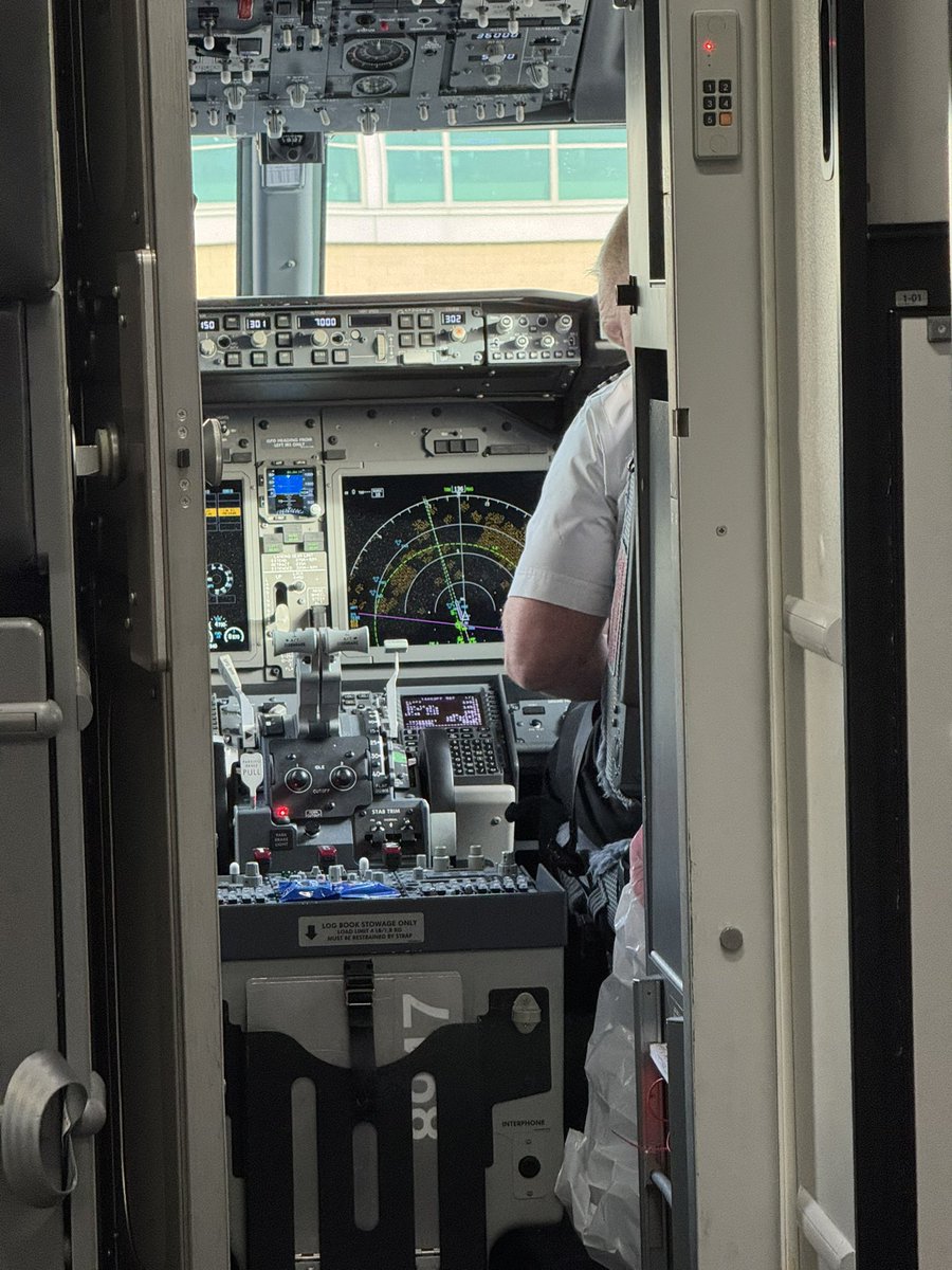 𝔏𝔦𝔬𝔫𝔢𝔰𝔰 tweet media