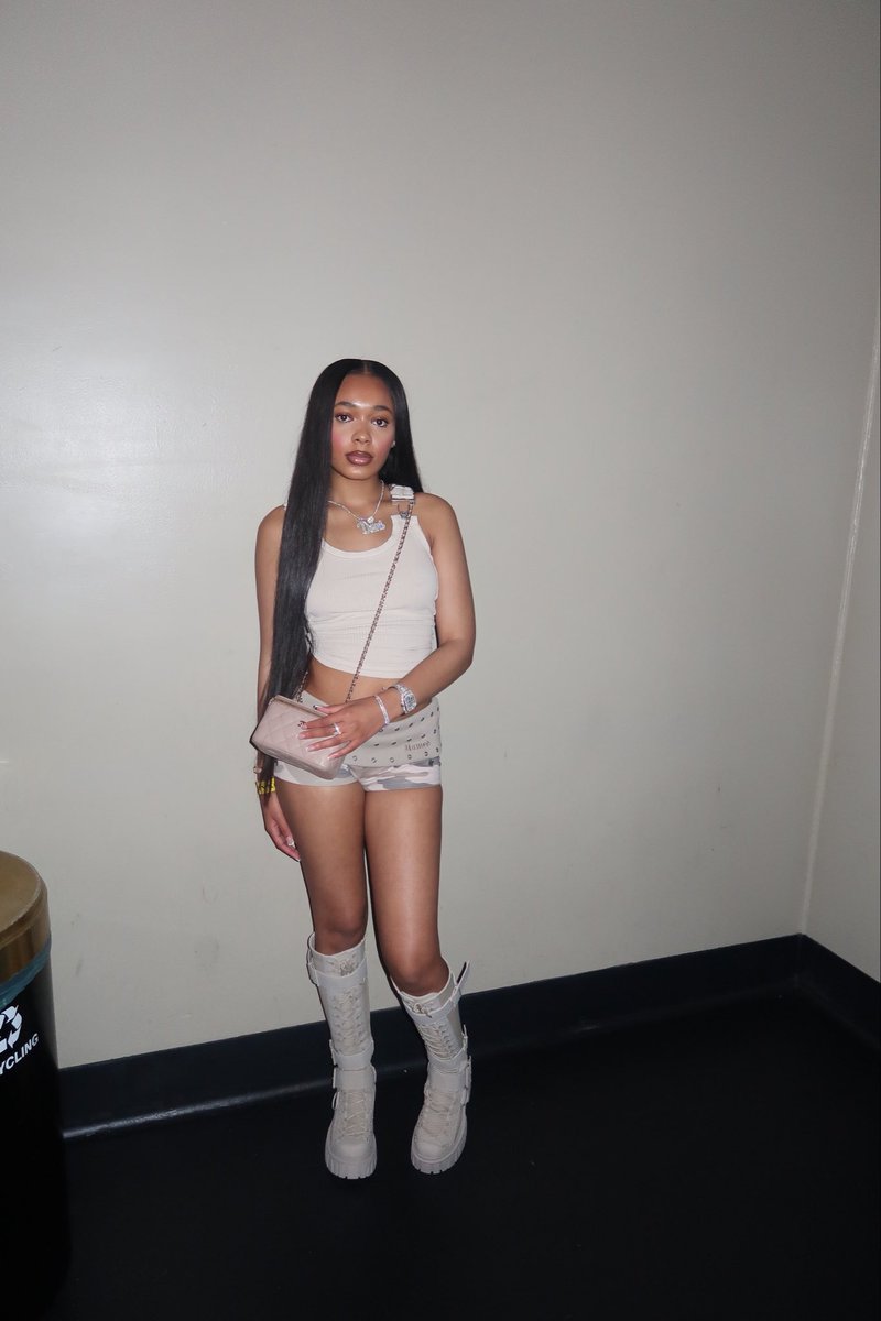 𝑫𝒆𝒎𝒊’ 𝑳𝒐𝒏𝒅𝒐𝒏 ☆ tweet media