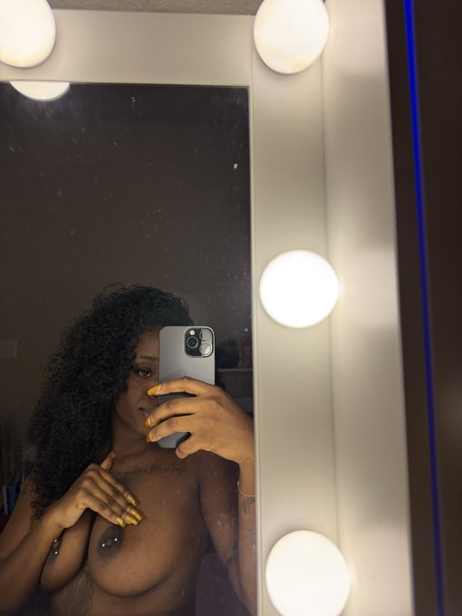 Majesty Nasty🌈🏳️‍🌈 - 1 pic. Suck on them 🥹🥹 https://t.co/H8mZEpmRgJ