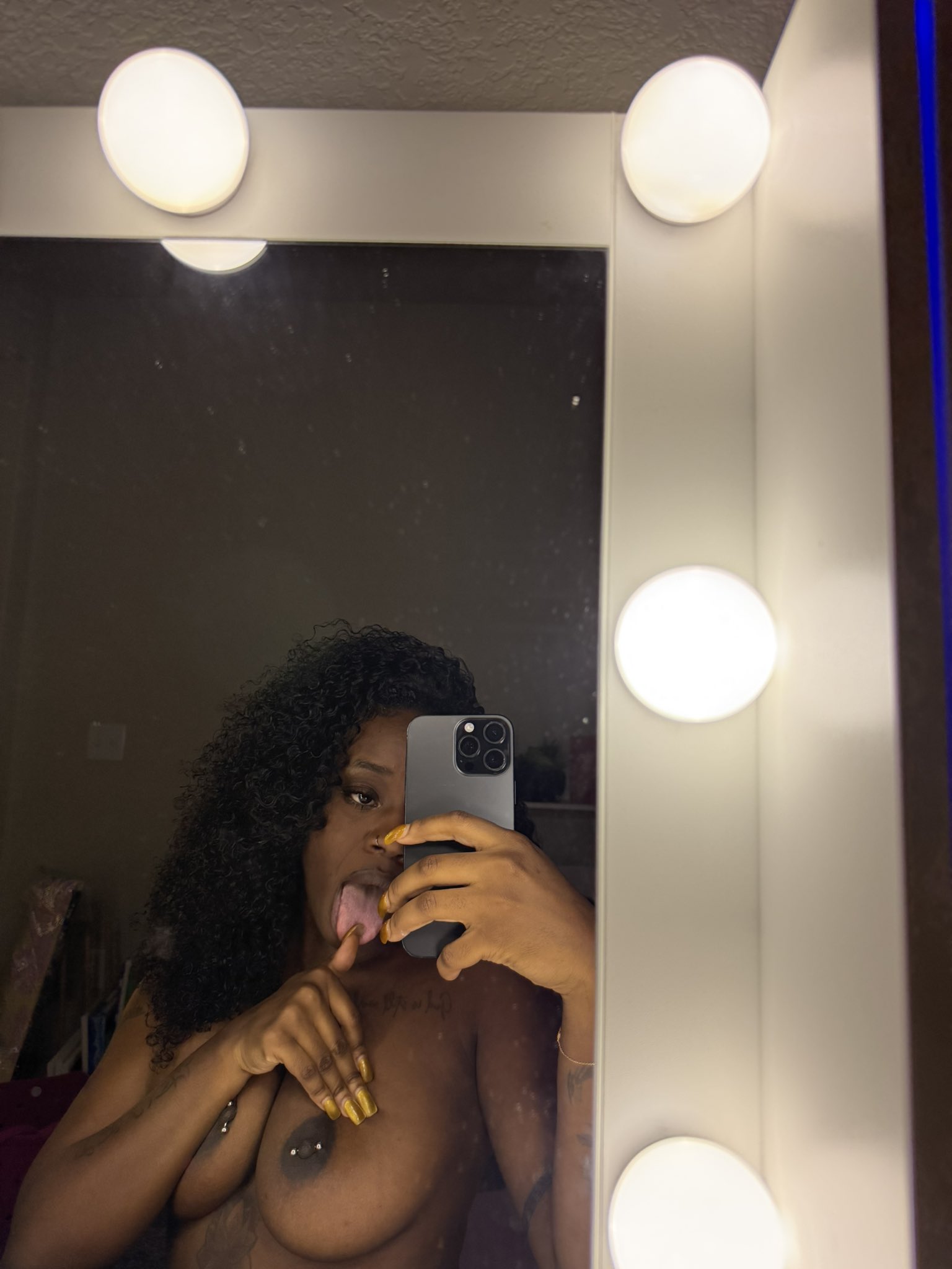 2 pic. Suck on them 🥹🥹 https://t.co/H8mZEpmRgJ