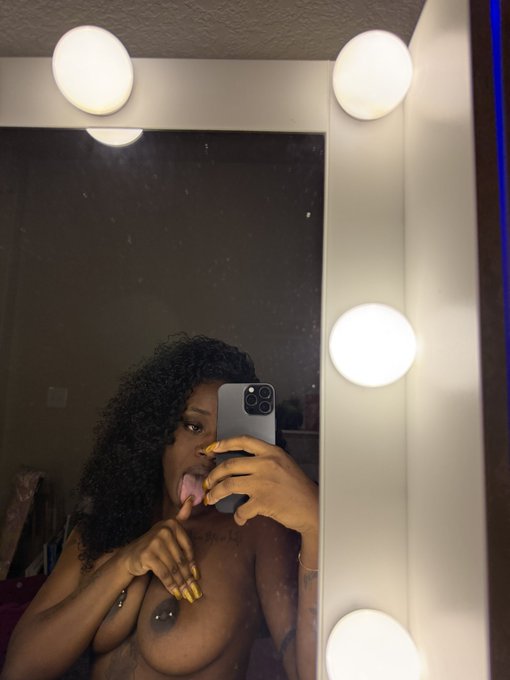 Majesty Nasty🌈🏳️‍🌈 - 2 pic. Suck on them 🥹🥹 https://t.co/H8mZEpmRgJ