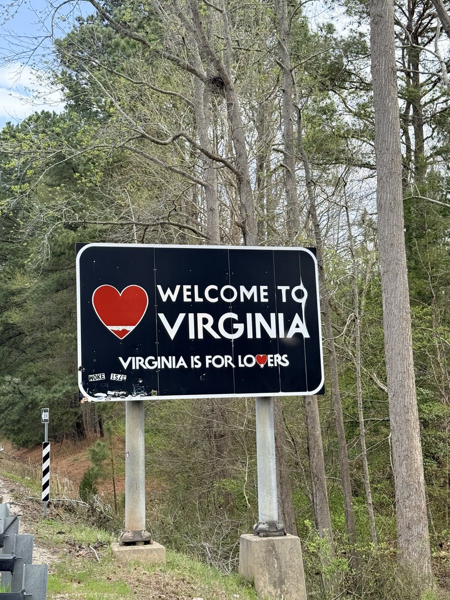 IncredibleEggs's tweet photo. Feeling the love!!! 💛🥚

📍 @VisitVirginia Virginia is for Lovers sign

This is what the road trip is all about.

#GreatAmericanEggRoadTrip #EggRoll2026 #VisitVirginia #LoveVA https://t.co/XZWt5e752c