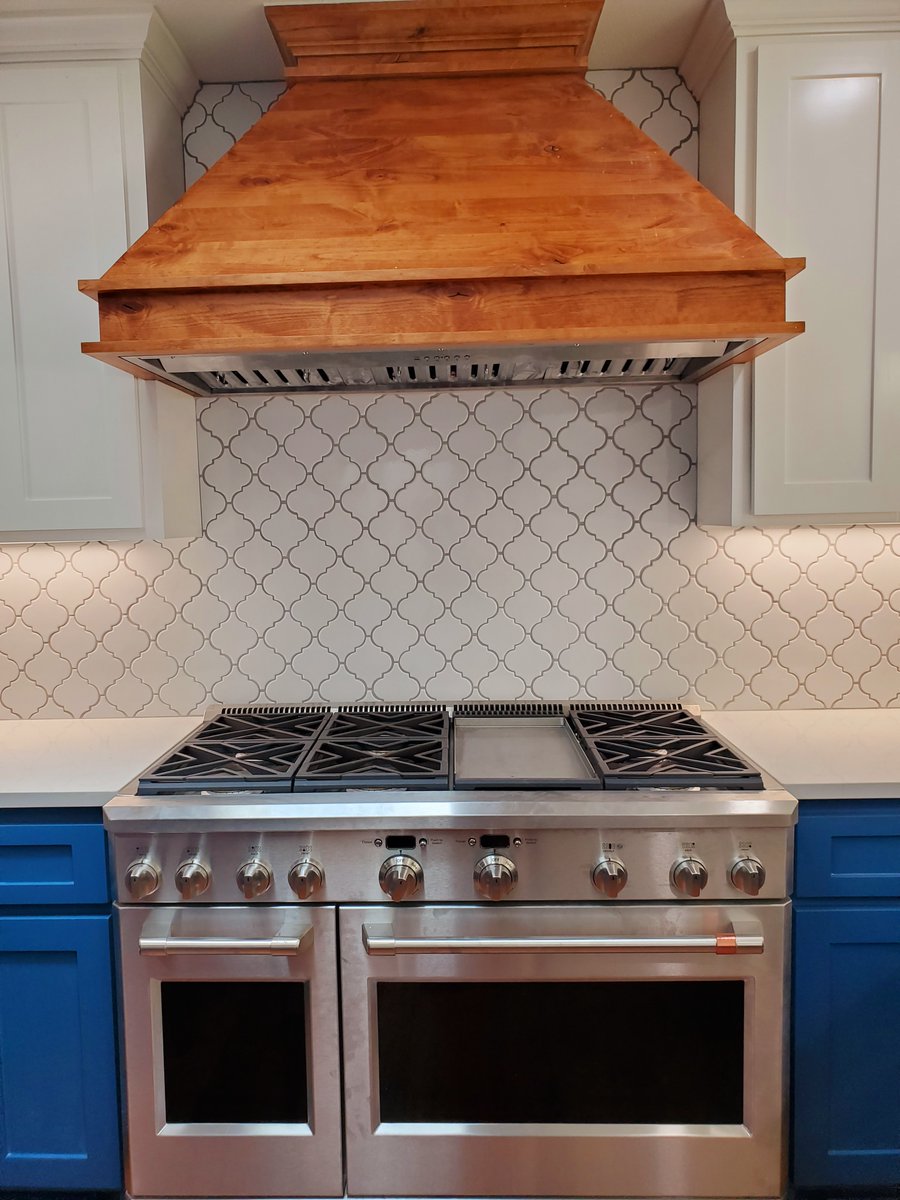 KimJContractor's tweet photo. A kitchen that’s built to stand out.
From the bold cabinetry to the custom finishes, every detail in this space was designed with intention.

Ready to transform your home?

🔗 https://t.co/y2ZWwNogJF
📞 806-358-7954

#KitchenRemodel #AmarilloTX #CustomHomes #HomeUpgrade https://t.co/54KUkCujVj
