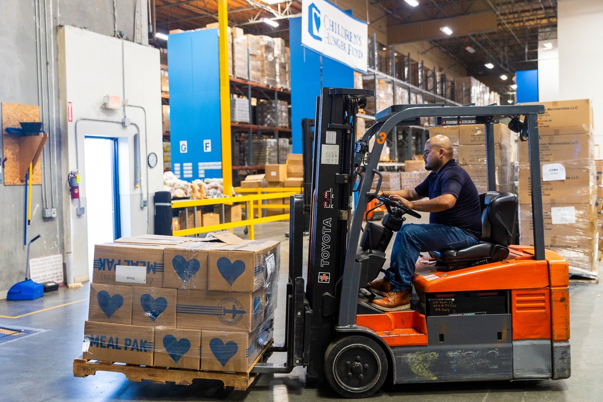 ServeAChild's tweet photo. A 40ft container carrying hope is on its way—37,980 lbs of food, toys &amp; essentials.

This shipment represents over 144,000 meals, set to serve 7,200 people.

Join us in prayer—for the gospel advanced, the families in need, 
and for the hearts of our ministry partners. https://t.co/abzOcUCrhr