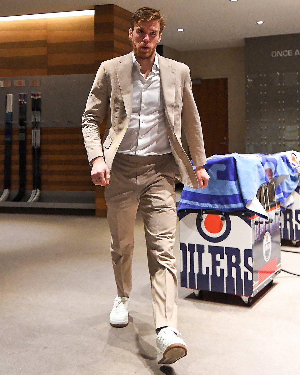 EdmontonOilers's tweet photo. Dapper Davo 🔥 #LetsGoOilers https://t.co/WKmjn9Qu5q