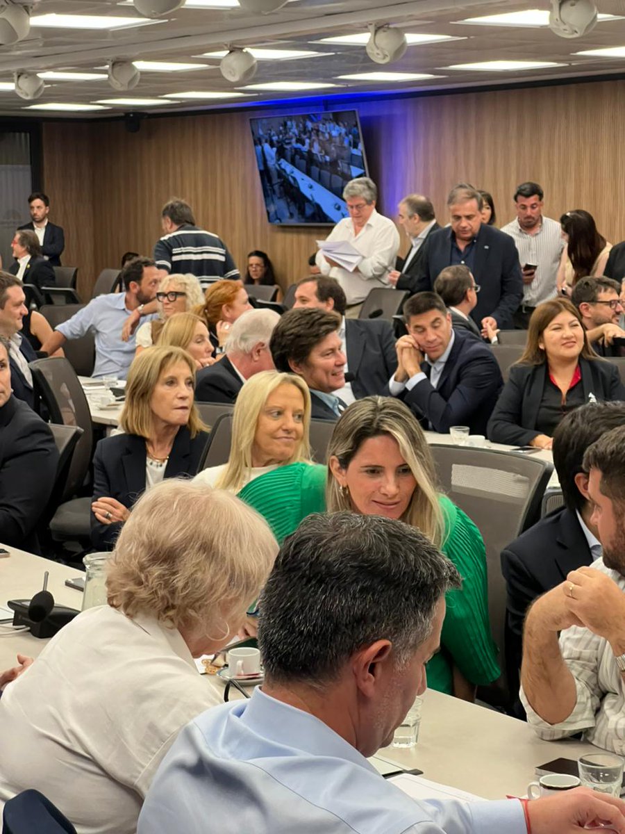 Lisandro Almirón tweet media