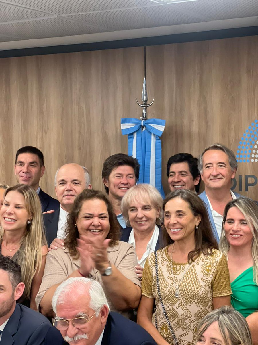 Lisandro Almirón tweet media