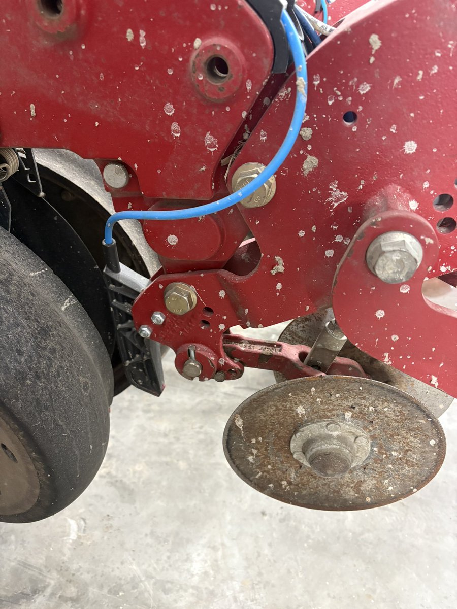 EdJHanson's tweet photo. Thankyou very much for the work merci pour le travail, this is the 5th planter we've done for these folks, seemless integration into 600/700/1200 through VT π
#sentinelratecontrol
@SurePointAg https://t.co/K35CmQgLWL
