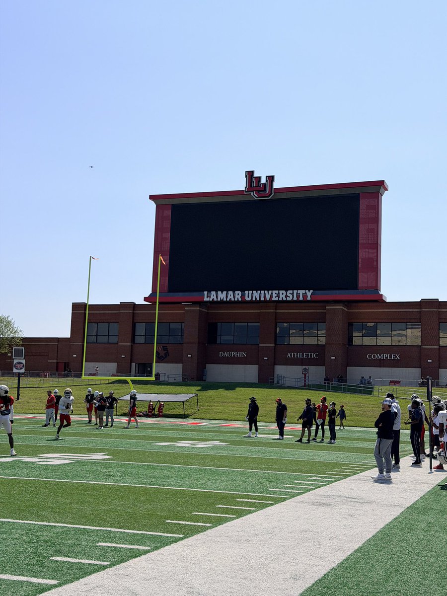 ChaseDeon4's tweet photo. Enjoyed my Junior Day visit with @LamarFootball! Great facility and great coaching staff! Thanks for the great hospitality!
@Coachjscog @COACH_BKEAN @CoachWudtee @imCoachWilliams @CoachDaleen https://t.co/xYJszothRQ