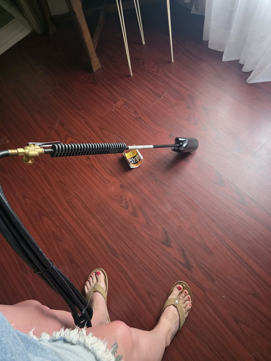 Big hands, I know you're the one tweet media