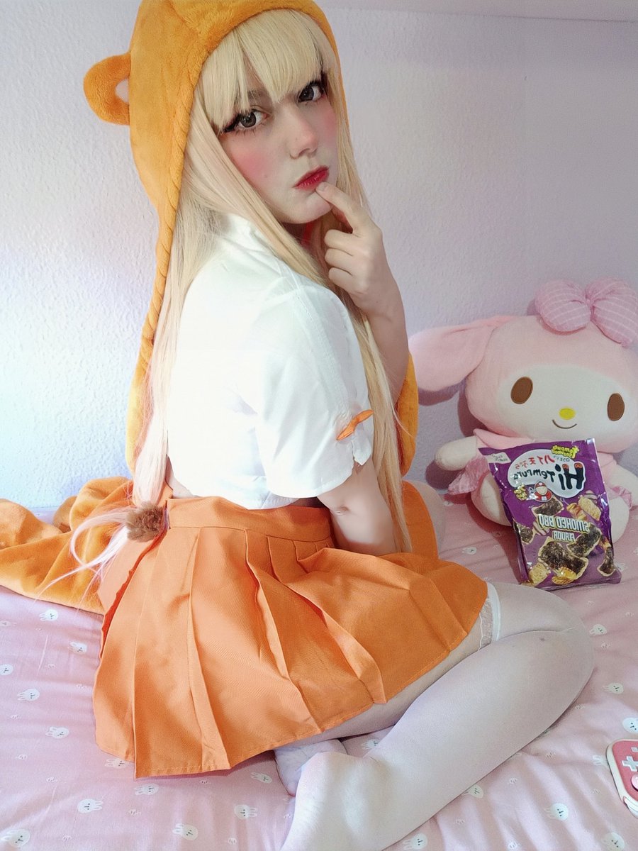 𝑼𝒎𝒂𝒓𝒖 𝒄𝒉𝒂𝒏 𝒄𝒐𝒔𝒑𝒍𝒂𝒚.ᐟ🧡🐹 Hacía mucho tiempo que no volvía a hacer cosplay de uno de mis primeros animes favoritos, Umaruchan🥰❤ Me encanta este uniforme inspirado en su capita, tiene cola de hámster hehe🐭🐁 || #erocosplay #cosplay #umaruchan #umaruchancosplay