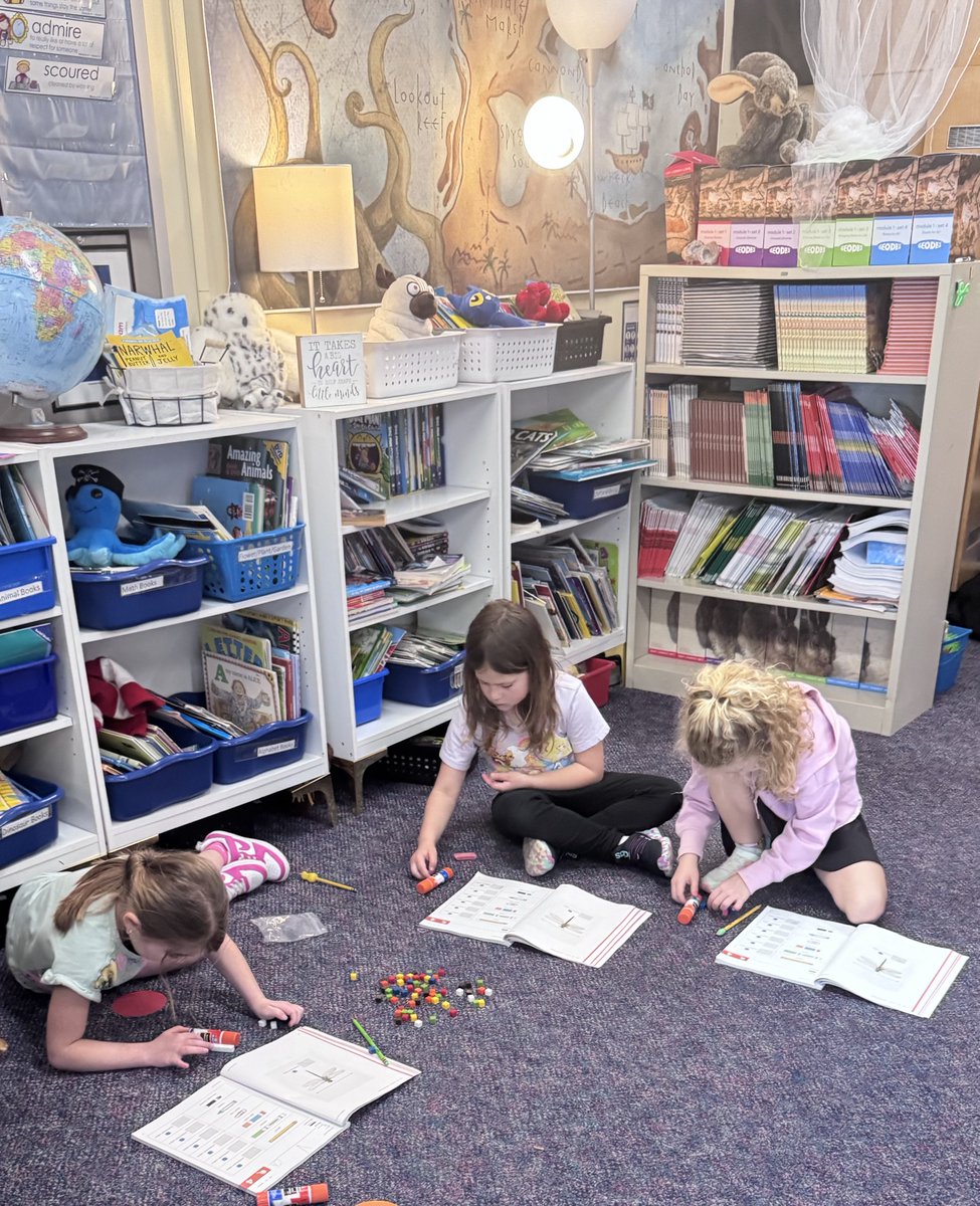 mrsgoodgps's tweet photo. These little mathematicians are on a scavenger hunt and measuring school supplies using centimeter cubes! https://t.co/xZxeX1NyhW