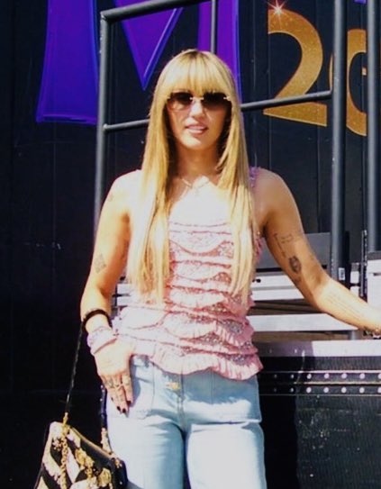 𝒌𝒂𝒉 tweet media