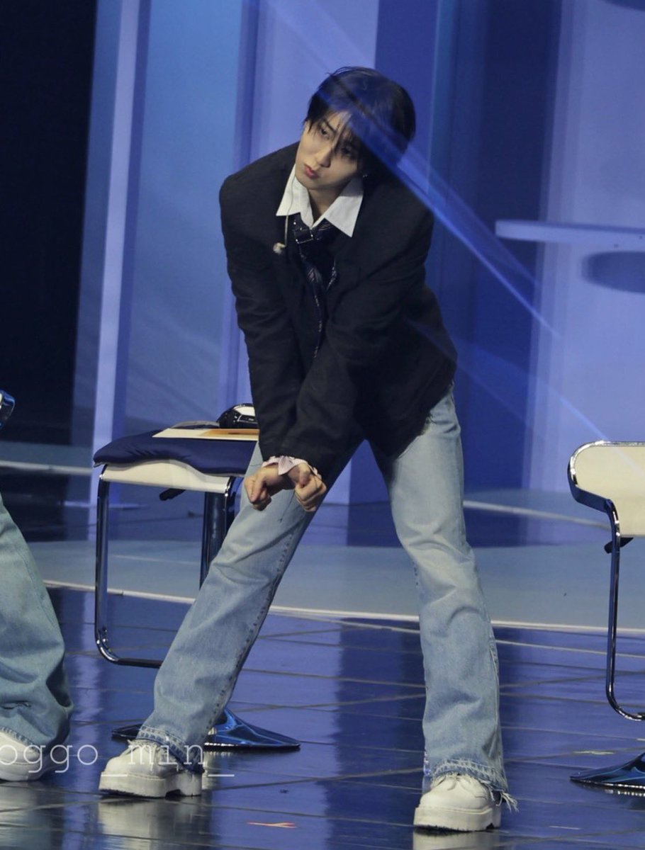 mel 🐇 tweet media