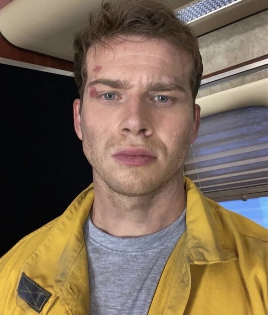 z ⟡˙⋆ tweet media