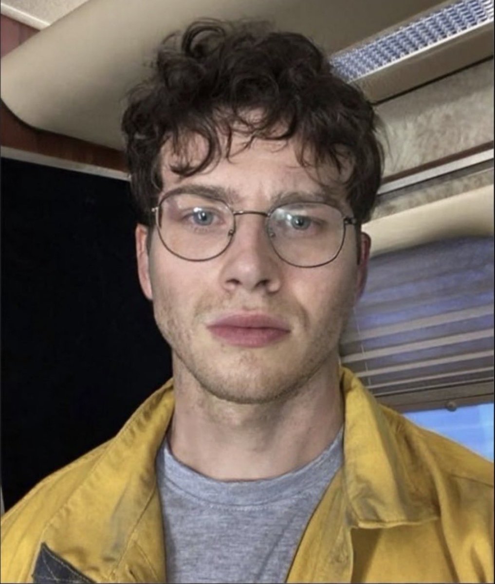 z ⟡˙⋆ tweet media