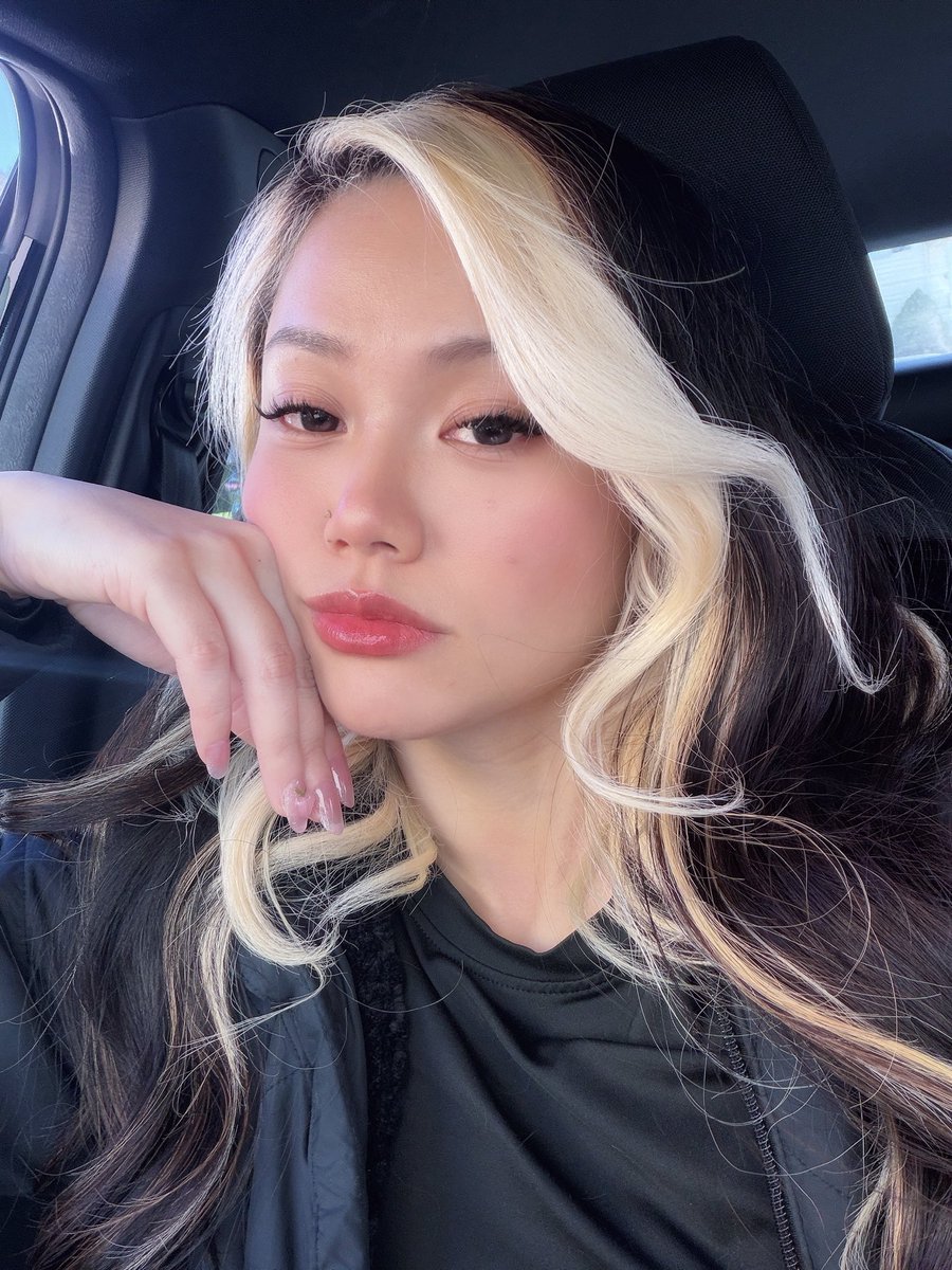 kris 🌙 tweet media