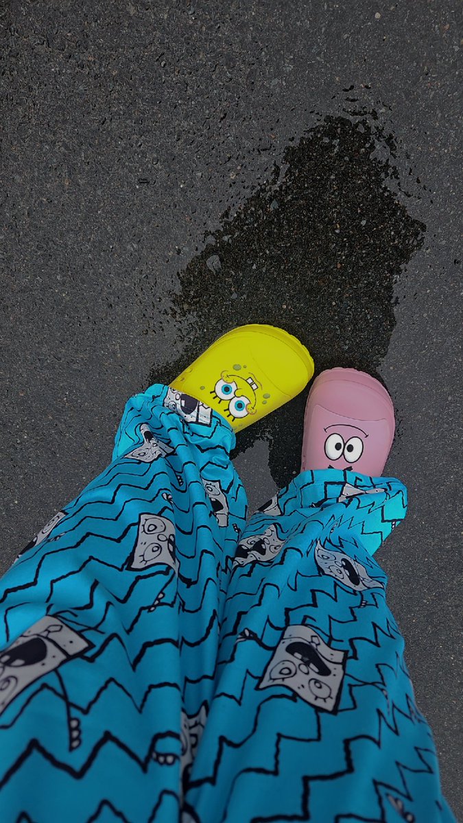 frog_puzzled's tweet photo. Is this spongebob outfit rockin' or what? 🔥 rate it 1-10? https://t.co/Zi5IojPFqp