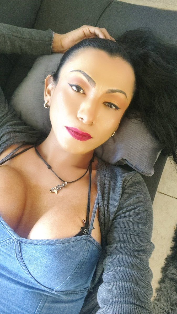 la León tweet media